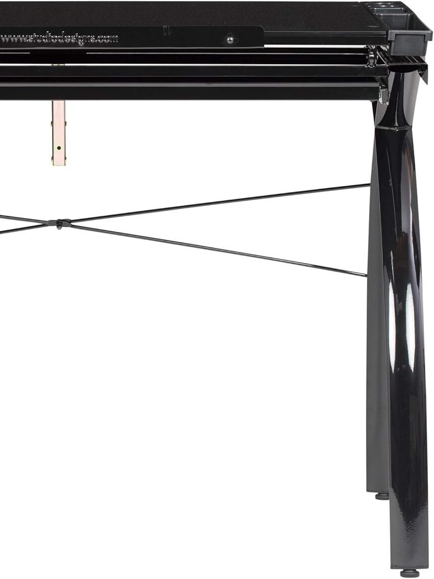 estirador Plegable SD Studio Designs visto de frente, con estructura metálica negra brillante, superficie inclinable y cajonera lateral de plástico con varios compartimentos.