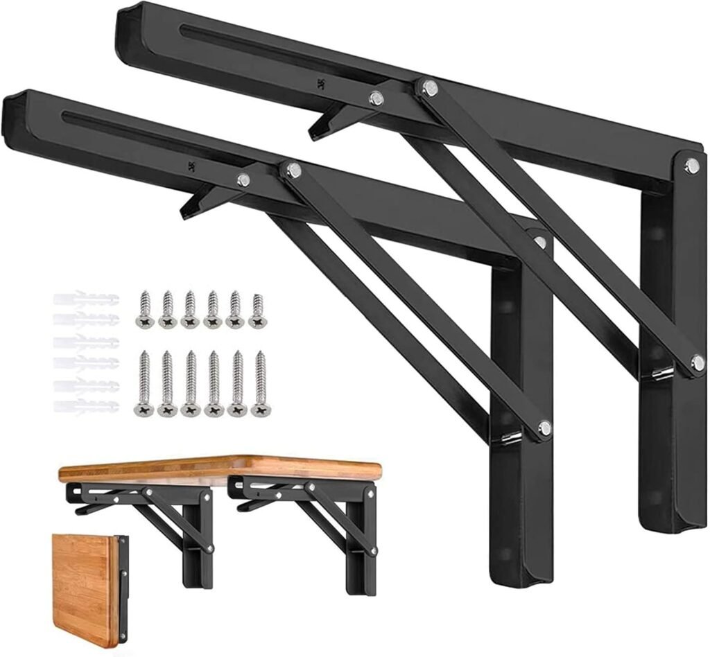 Juego de soportes plegables de metal negro para estanterías o mesas de pared, acompañado de tornillos de montaje y ejemplo de instalación con tabla de madera.