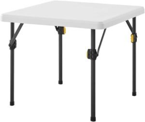 Mesa cuadrada plegable para niños de superficie blanca con estructura de metal negro y patas ajustables en altura